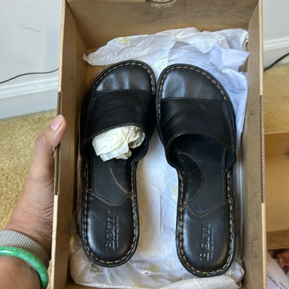 Slightly used born wedge heel sandal
